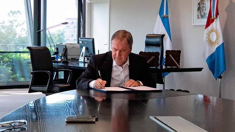 Schiaretti bajó su sueldo y el de todo funcionario del Ejecutivo provincial.