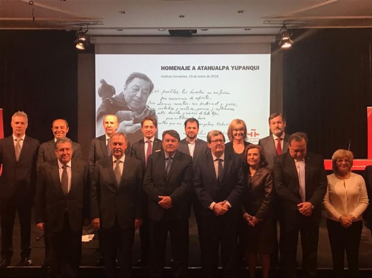 Schiaretti homenajeó a Atahualpa Yupanqui en Madrid