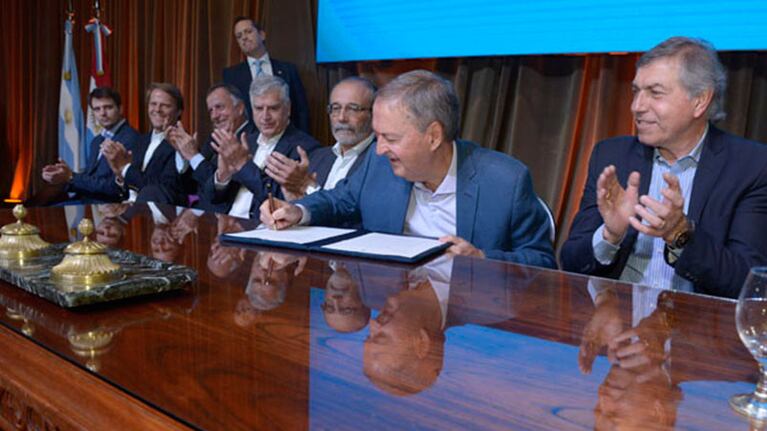 Schiaretti llegó a un acuerdo con 18 localidades del interior.