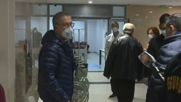 Schiaretti llegó al Sanatorio Allende antes de lo anunciado.