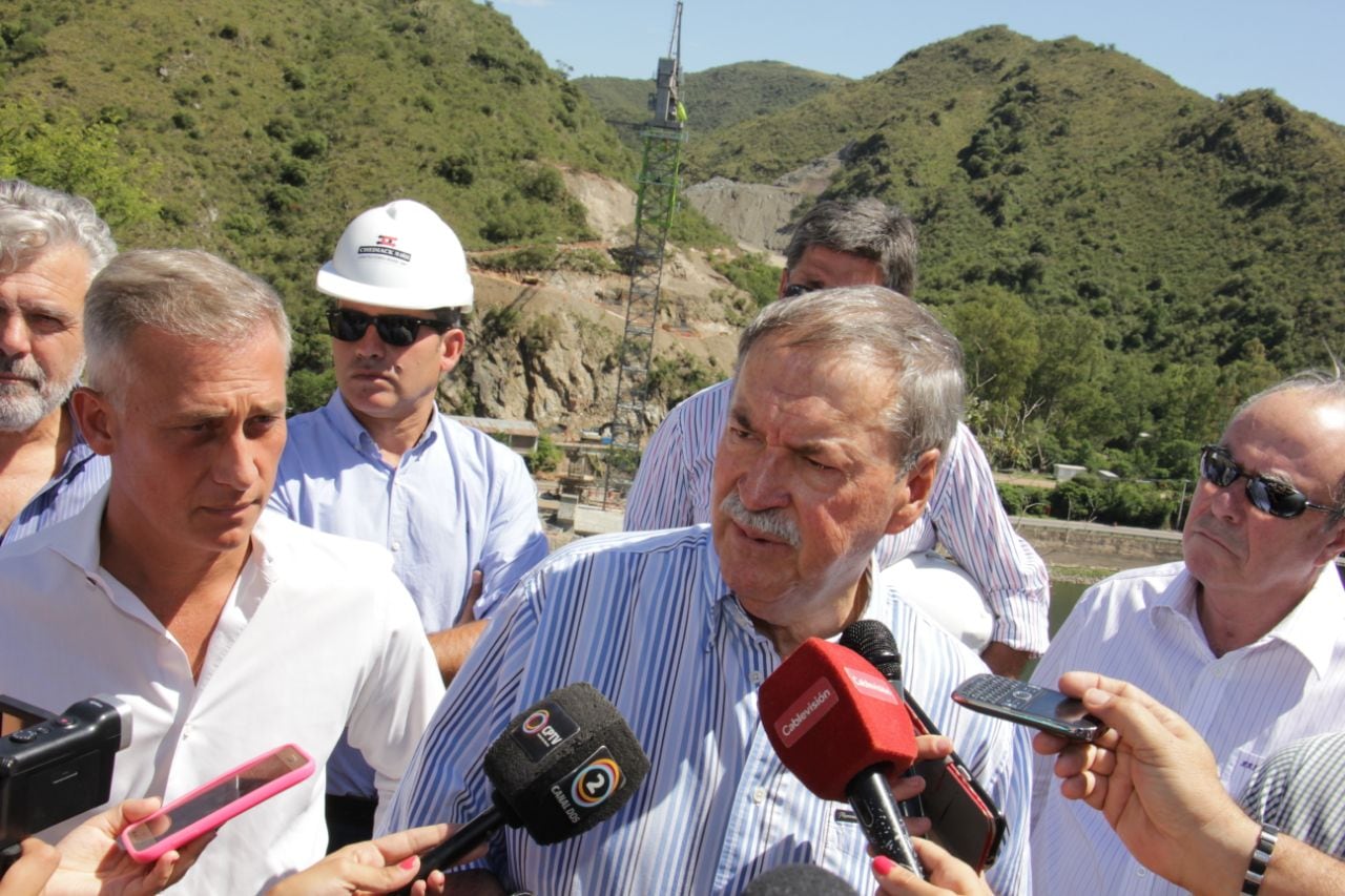 Schiaretti recorrió obras en Carlos Paz tras anunciar la baja de impuestos.