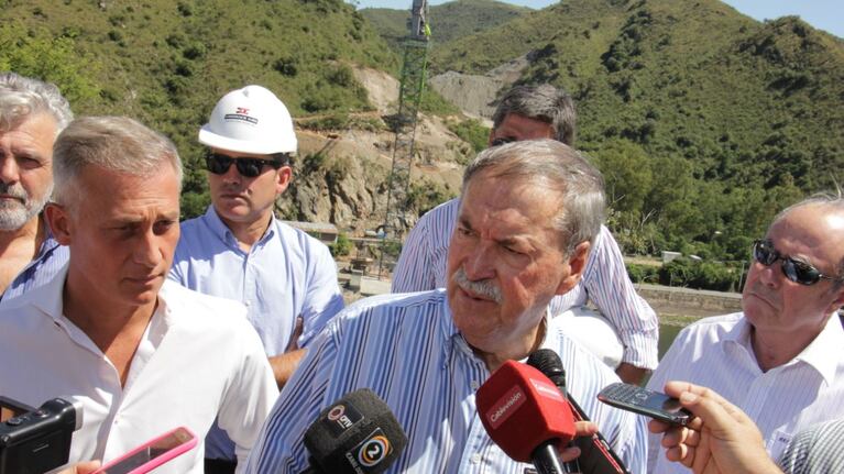 Schiaretti recorrió obras en Carlos Paz tras anunciar la baja de impuestos.
