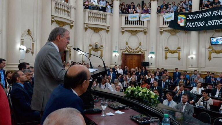 Schiaretti se descompuso durante su discurso en la Legislatura