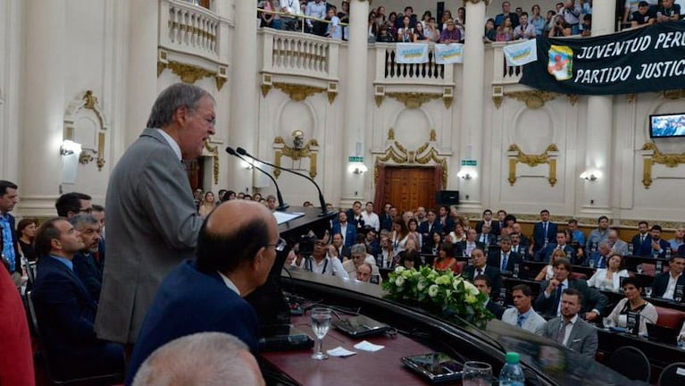 Schiaretti se descompuso durante su discurso en la Legislatura