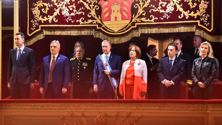 Schiaretti y Llaryora compartieron la gala en el Teatro del Libertador.