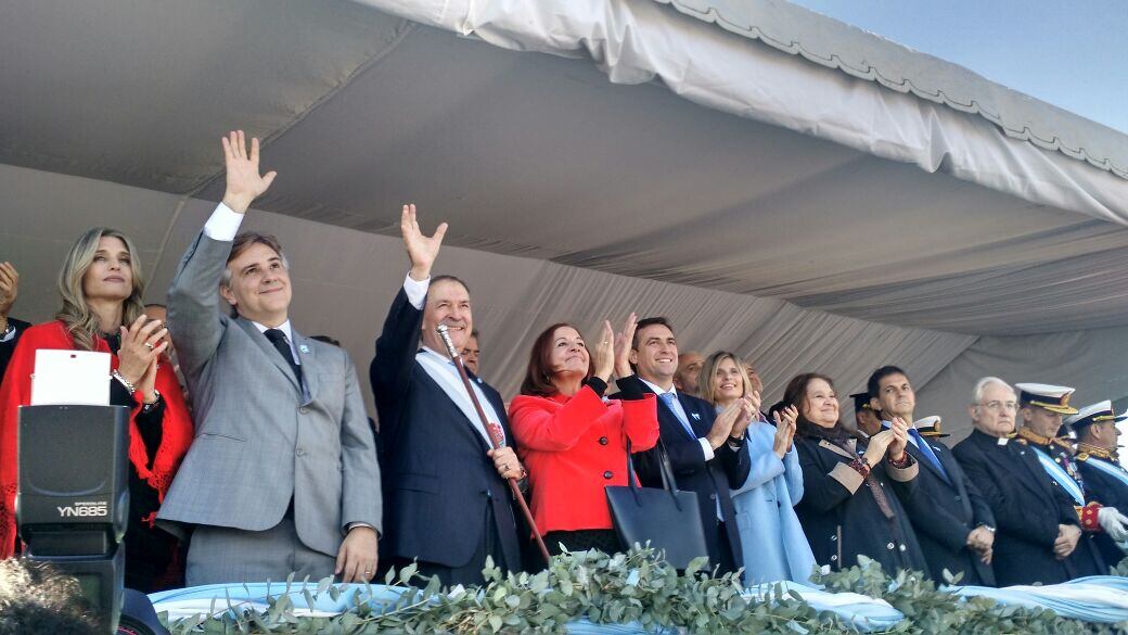 Schiaretti y Mestre encabezaron los actos por el 25 de mayo. Foto: Karina Vallori.