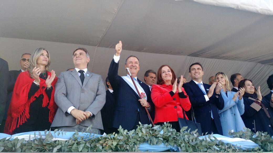 Schiaretti y Mestre encabezaron los actos por el 25 de mayo. Foto: Karina Vallori.