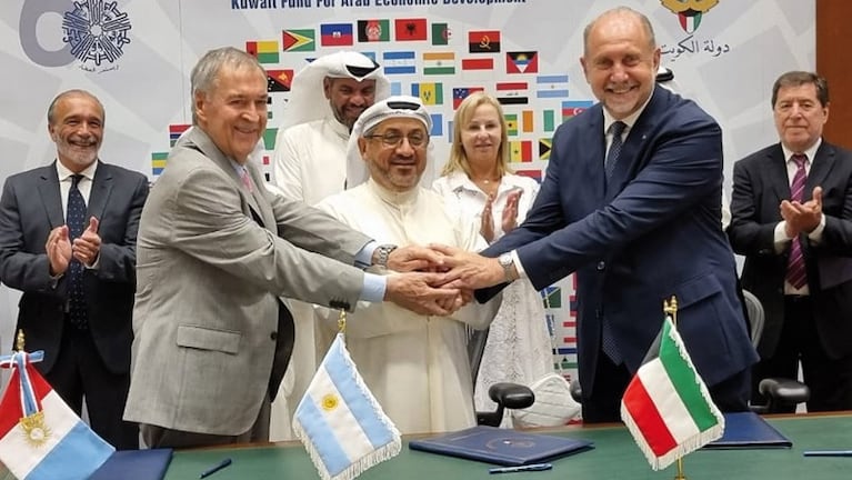 Schiaretti y Perotti firmaron en Kuwait el crédito para financiar la obra histórica.