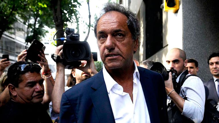 Scioli fue uno de los primeros en llegar a la reunión del PJ. Foto: Clarín.