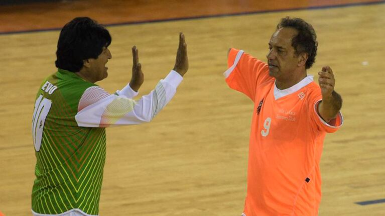 Scioli y Evo compartieron un partido de fútbol en Villa La Ñata.