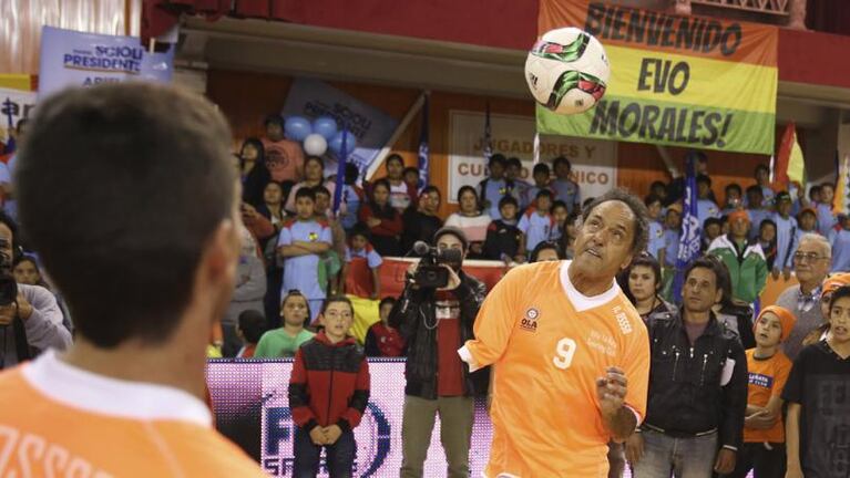 Scioli y Evo, fútbol y campaña