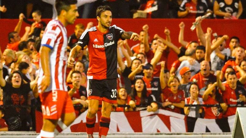 Scocco celebra el gol del empate.