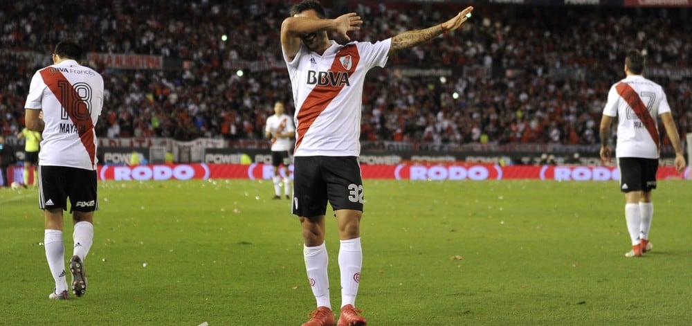 Scocco entró desde el banco y volvió a gritar goles.