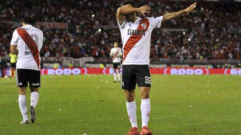 Scocco entró desde el banco y volvió a gritar goles.