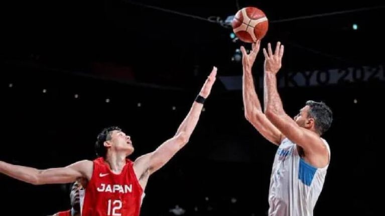 Scola terminó el partido con 23 puntos y 10 rebotes.