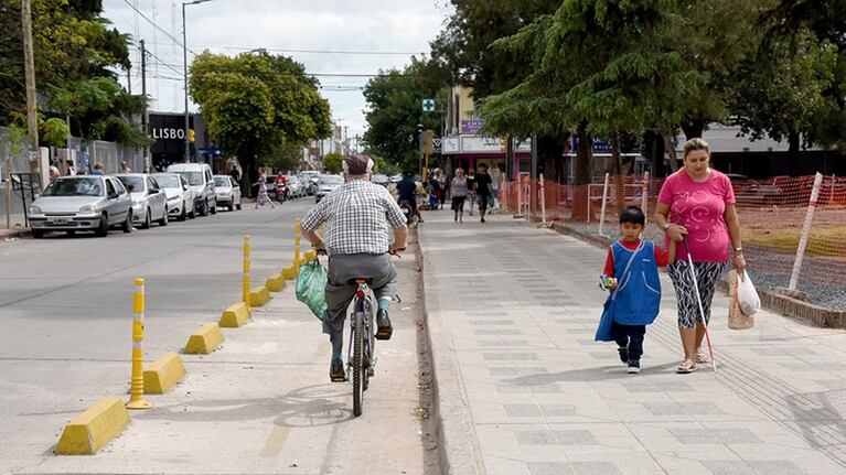 Se adaptaron las veredas para personas no videntes o con escasa visión.