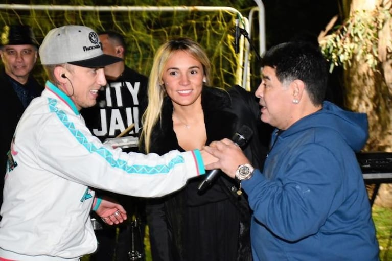 ¡Se casa! Diego Maradona le propuso matrimonio a Rocío Oliva