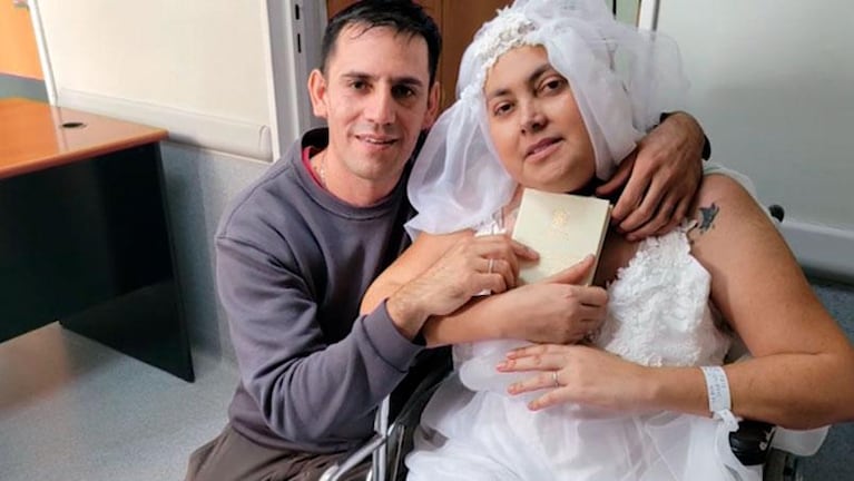 Se casó en la clínica en medio de su lucha contra el cáncer de mama