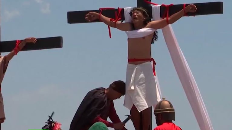 Se clavaron en la cruz para limpiar sus pecados. 