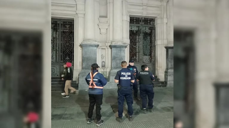 Se confundió de día de misa y quedó encerrada en la Catedral de Río Cuarto