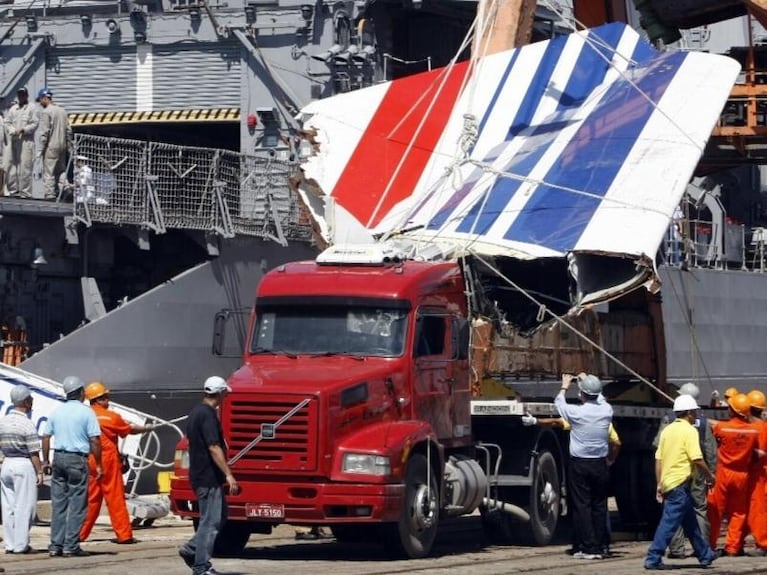 Se conocieron las últimas palabras de los pilotos del vuelo que cayó con 228 pasajeros en 2009 