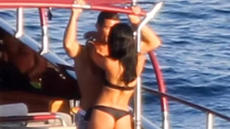 Se conoció quién es la morocha que acompañó a CR7 en el yate.