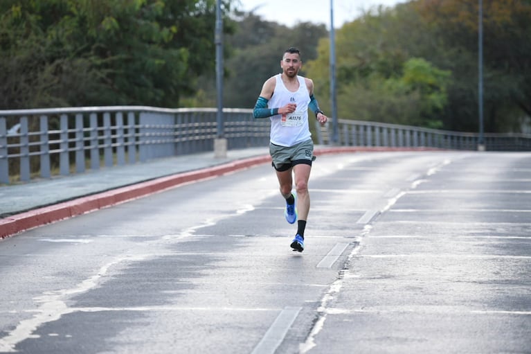 Se corre la “Maratón Ciudad de Córdoba 2025” con más de 5 mil participantes: qué calles están cortadas