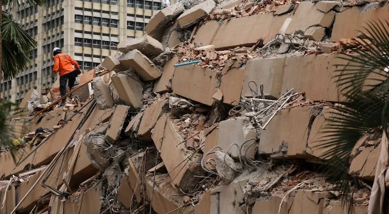 Se derrumbó un edificio en La Guaira.