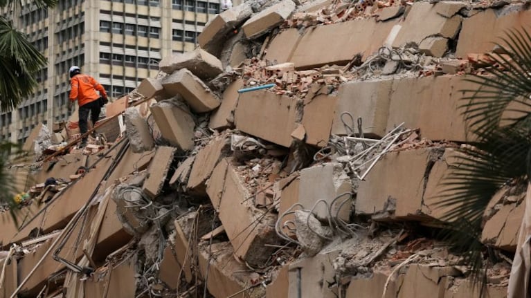 Se derrumbó un edificio en La Guaira.