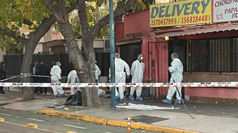 Se dio cuenta que su hermano no había regresado, fue a buscarlo y lo encontró asesinado a puñaladas