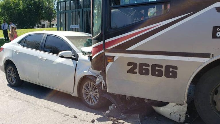 Se durmió y chocó a un colectivo de Ersa