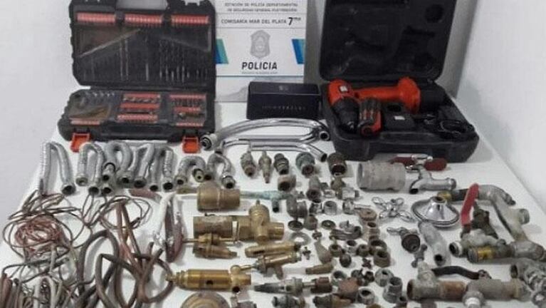 Se escapó de la comisaría por un ventiluz: necesitaron 25 patrulleros y 100 policías para recapturarlo 