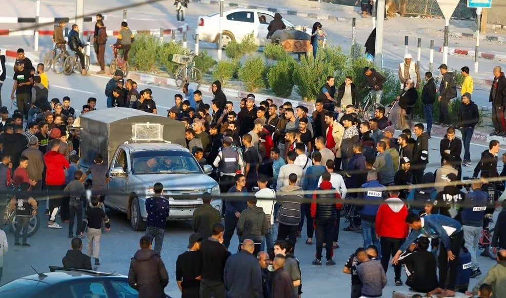 Se espera que los yihadistas entreguen por lo menos a otras 26 personas. 