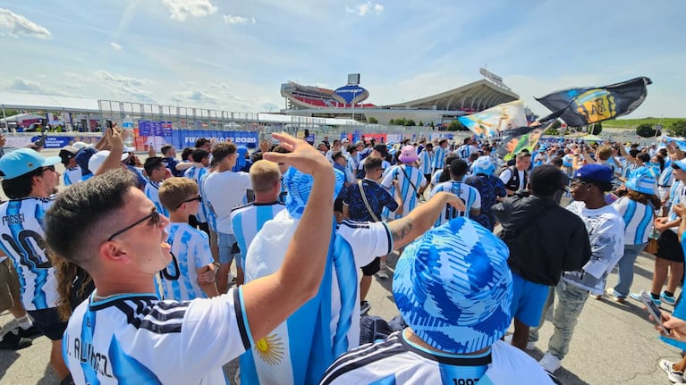 Se espera una marea albiceleste en el Arrowhead de Kansas City para el debut de la Selección en el Mundial.