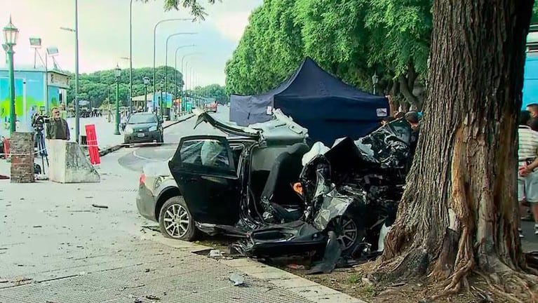 Se estrelló contra un árbol y murieron los tres ocupantes