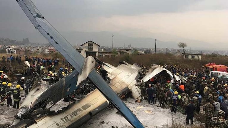 Se estrelló un avión de pasajeros en Nepal