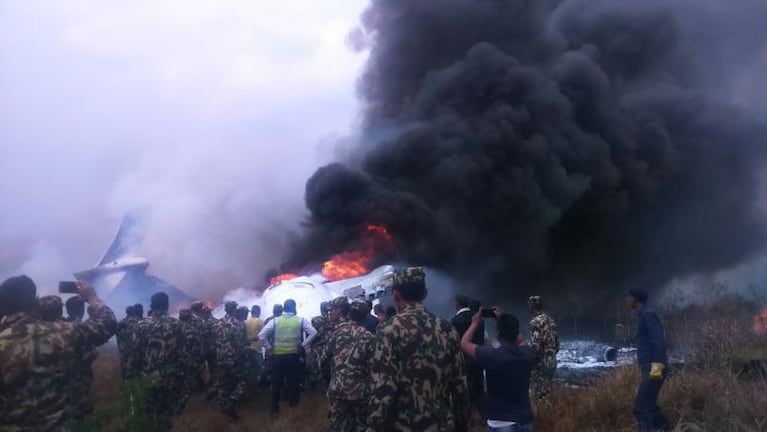 Se estrelló un avión de pasajeros en Nepal