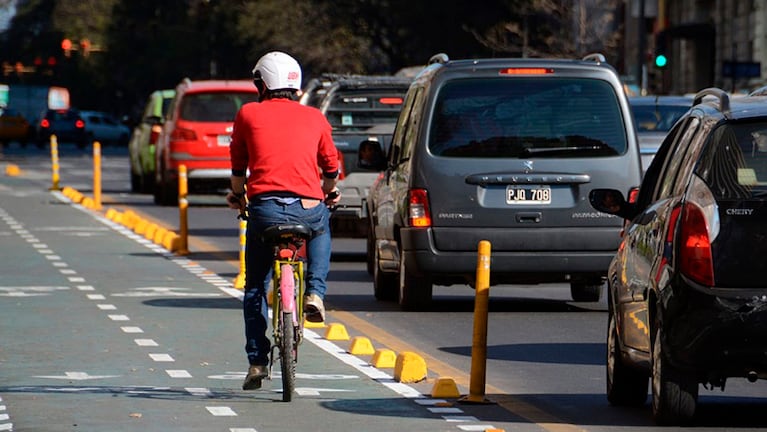 Se impulsa el uso de bicicletas que circulan en bicisendas y la red de ciclovías de la ciudad.