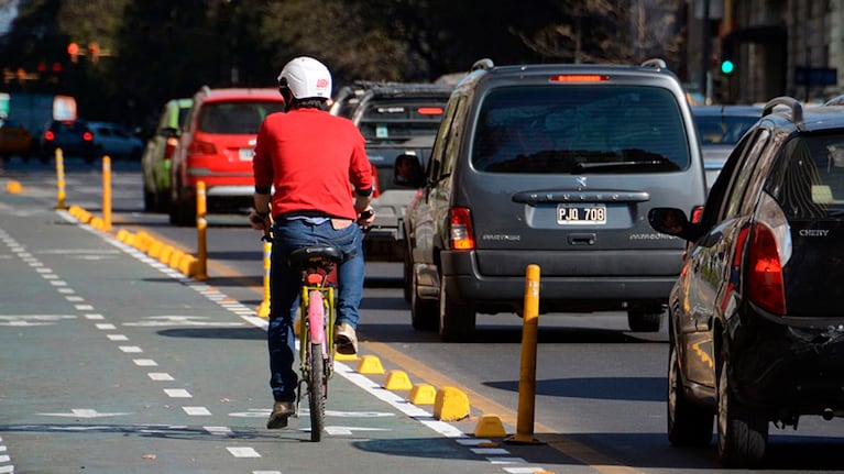 Se impulsa el uso de bicicletas que circulan en bicisendas y la red de ciclovías de la ciudad.