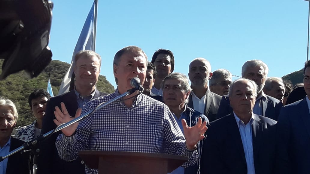 Se inauguró el puente que lleva el nombre del ex gobernador fallecido.