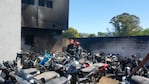 Se incendiaron unas 30 de las más de 100 motos secuestradas. Foto: Néstor Ghino / ElDoce.tv