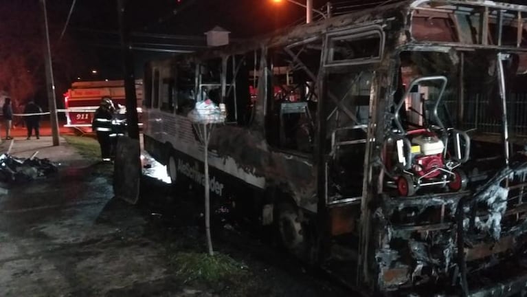 Se incendió el colectivo de un candidato a intendente de Río Tercero