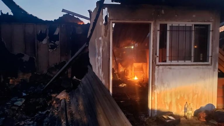 Se incendió la casa de un enfermero y lo perdió todo: “Me quedé con lo puesto”