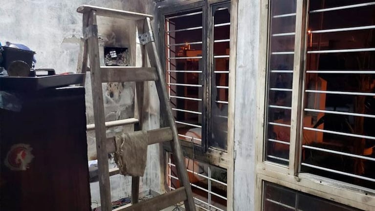 Se incendió su casa mientras dormía, la despertó su perra y le salvó la vida