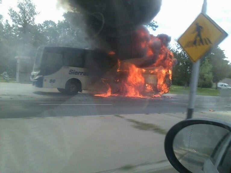 Se incendió un colectivo de Sierras de Calamuchita en la ruta 5