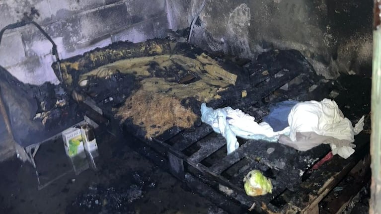 Se incendió una casa y hay cuatro internados, entre ellos un bebé de meses y un nene