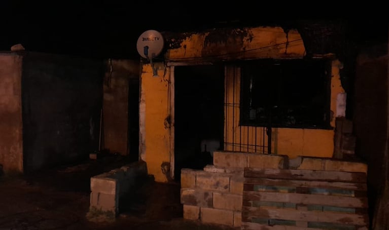 Se incendió una casa y una familia entera se quemó: el video del rescate