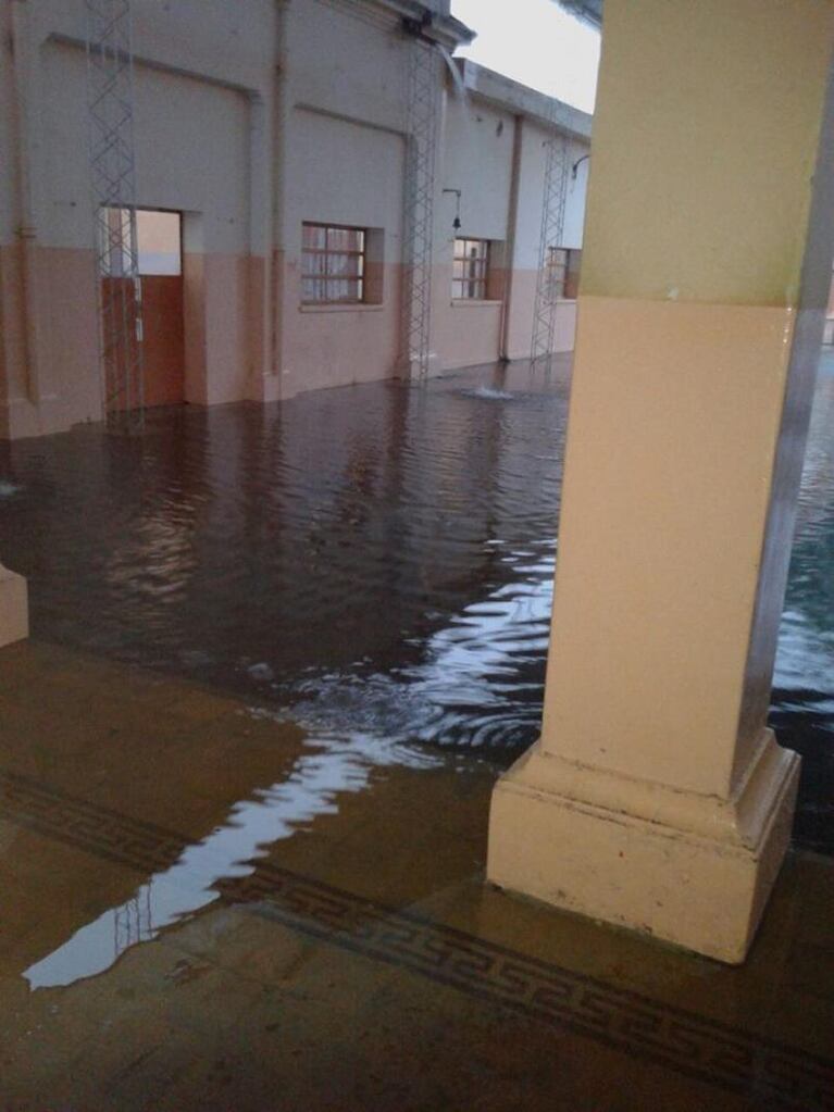Se inundó la escuela de Deán Funes