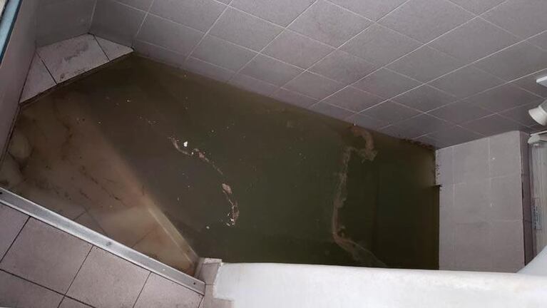 Se inundó un edificio con 180 mil litros de agua cloacal en Nueva Córdoba