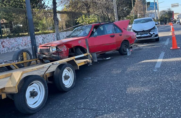 Se le quedó el auto, bajó para ir al baúl y fue atropellado: perdió una pierna 